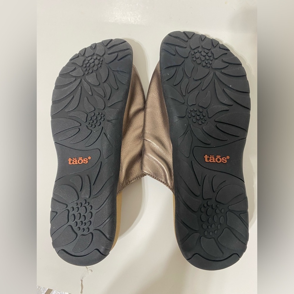 Taos Gift 2 Footwear Women's Slide Sandals - Bronze size 11 - Picture 5 of 5